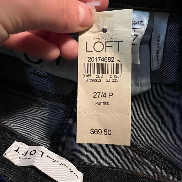 NWT! Loft dark wash curvy skinny jeans. - Picture 7 of 11